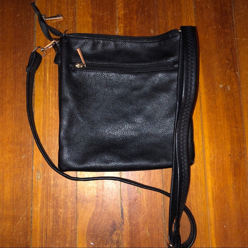 🖤Crossbody 🖤 - Picture 2 of 3